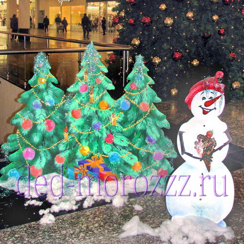 декорации елки и снеговик