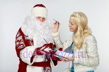 Снегурочка рисует аквагрим