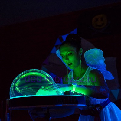 Новогоднее Неоновое Шоу Мыльных Пузырей