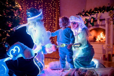 Диодное шоу с Дедом Морозом и Снегурочкой