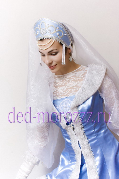 Дед Мороз и Снегурочка в лесу